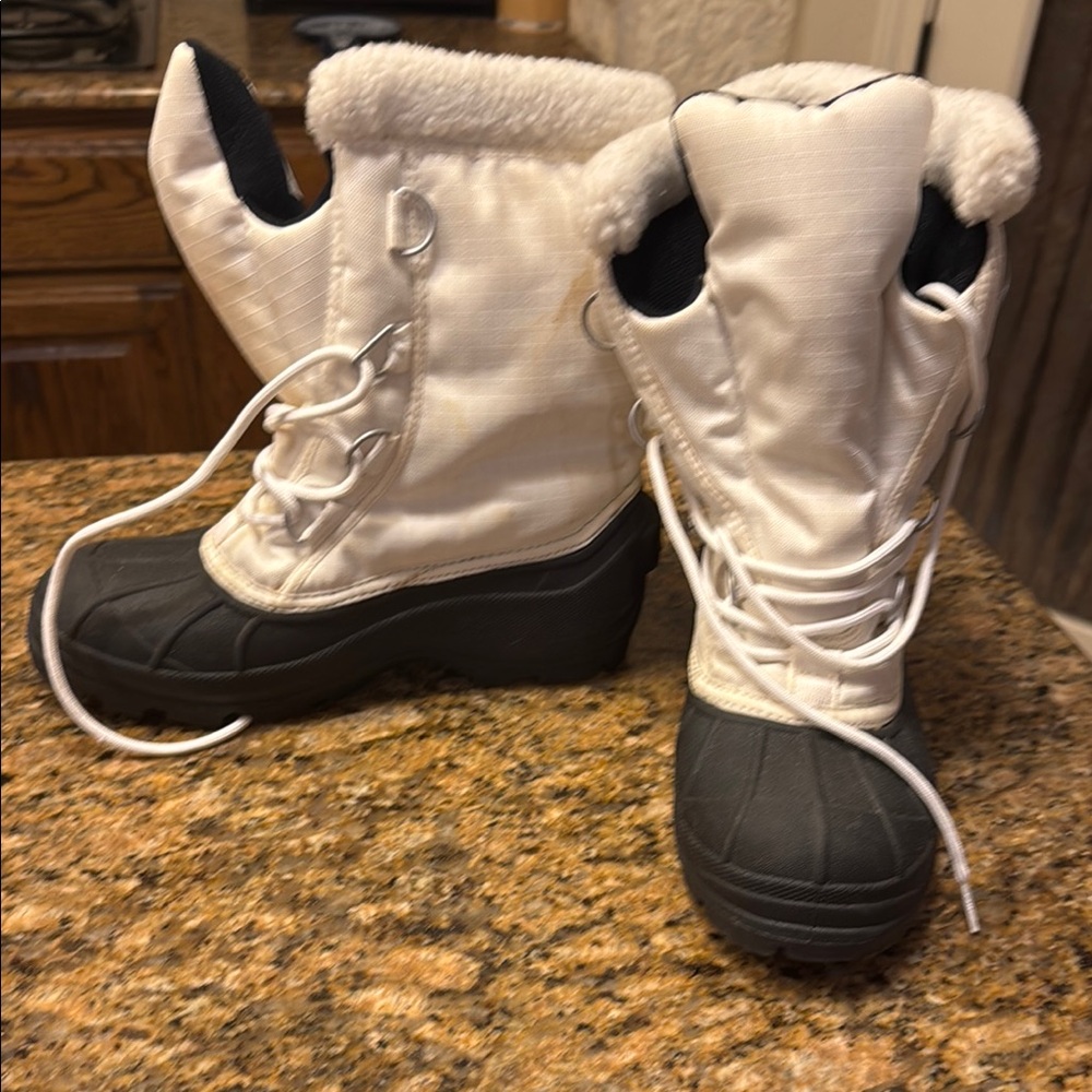 Sorel insulated Cumberland White and Black Winter snow Boots